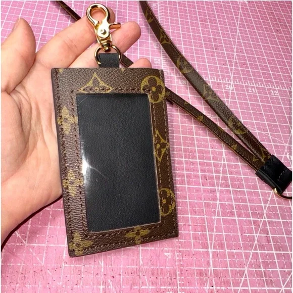 🤎🩷 LV Monogram Custom Lanyard ID Holder handmade - Picture 7 of 13